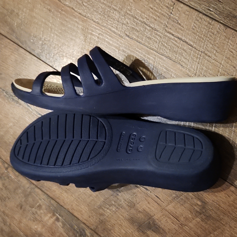 Crocs - Picture 6 of 6